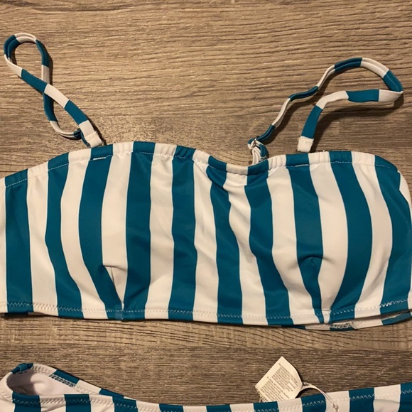 Bikini - Picture 3 of 4